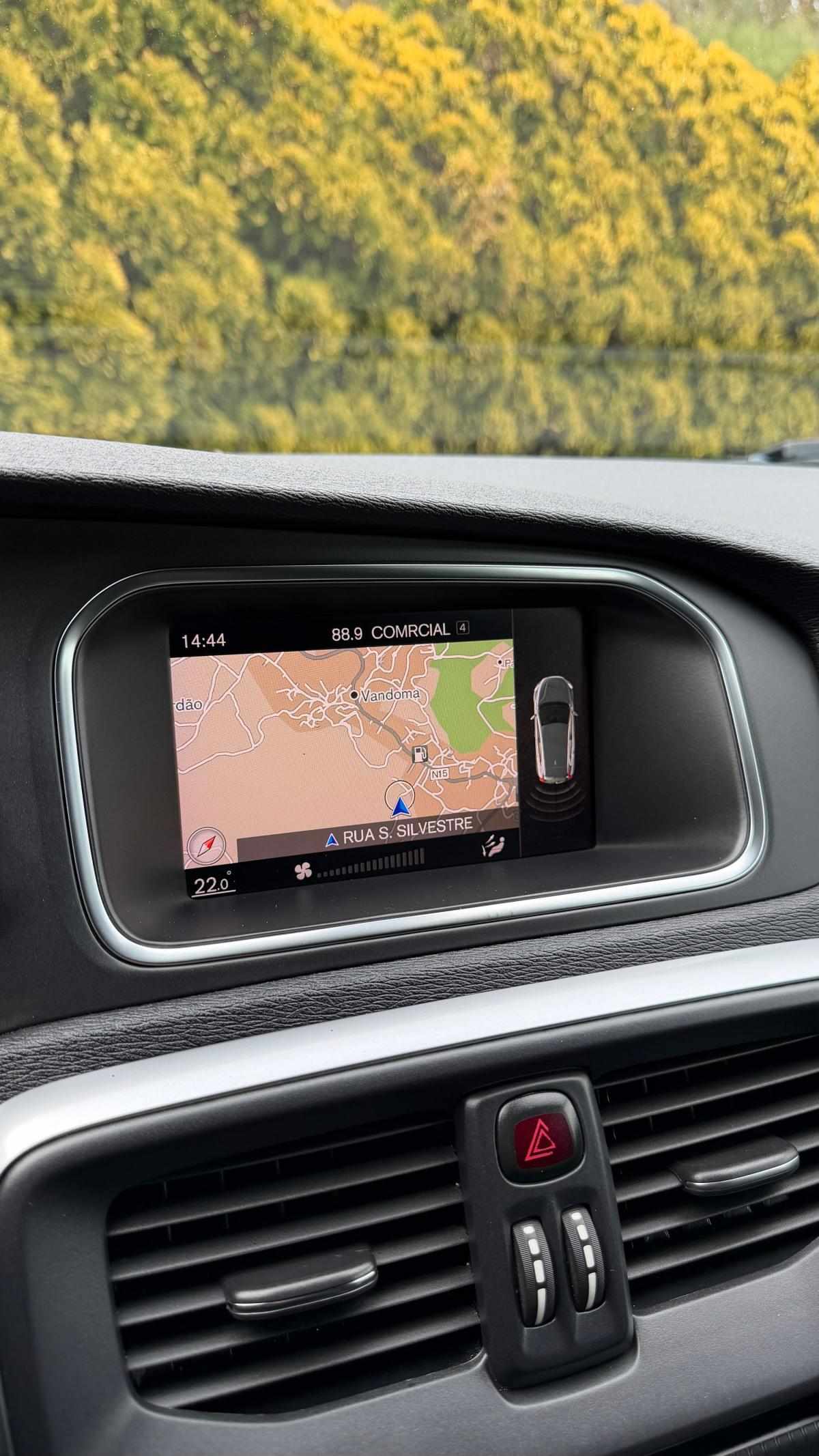 volvo-v40-2018-diesel-1969cc