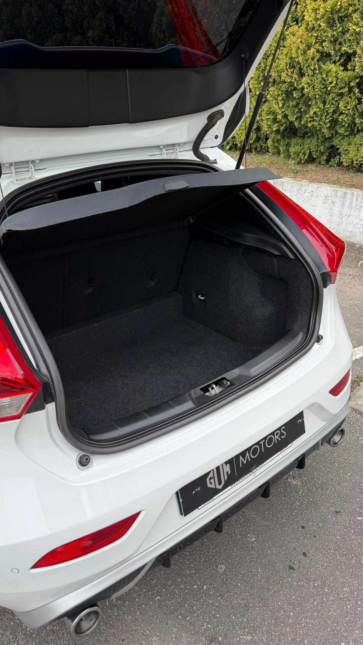 volvo-v40-2018-diesel-1969cc