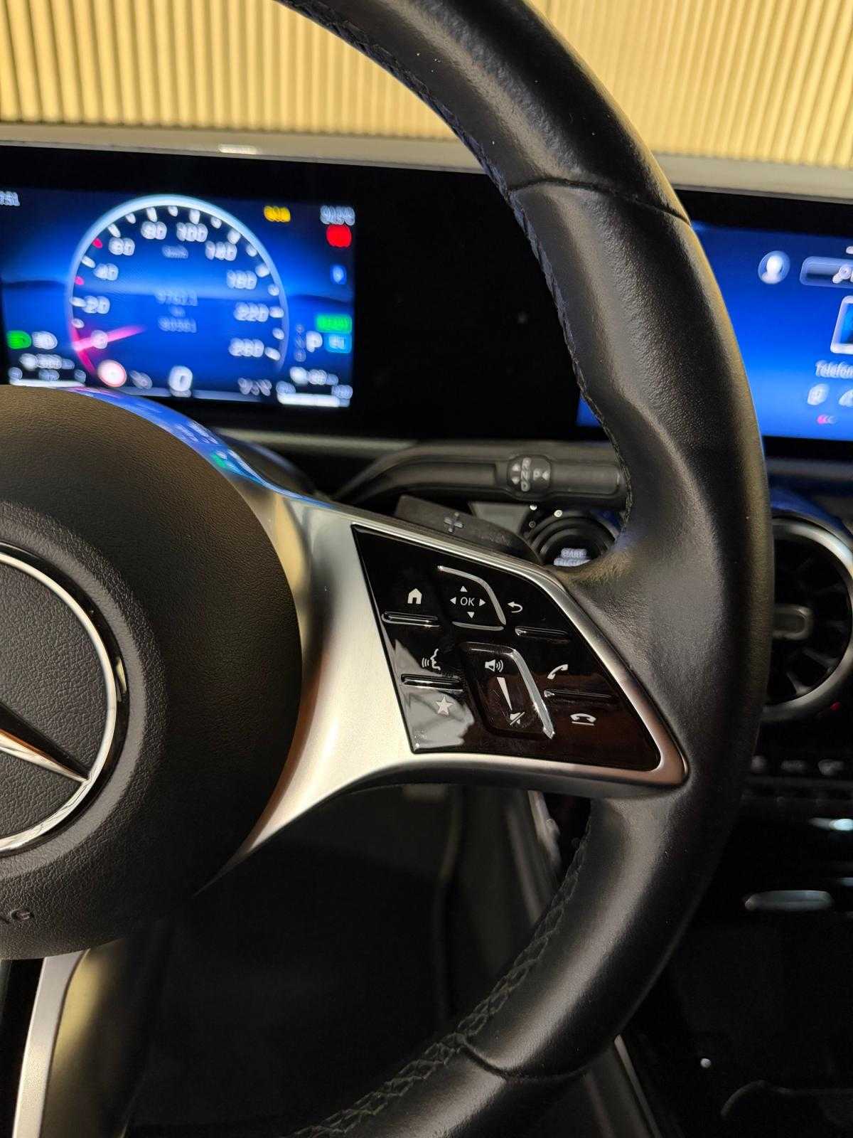 mercedes-benz-classe-a-2023-hibrido-a-gasolina-1332cc