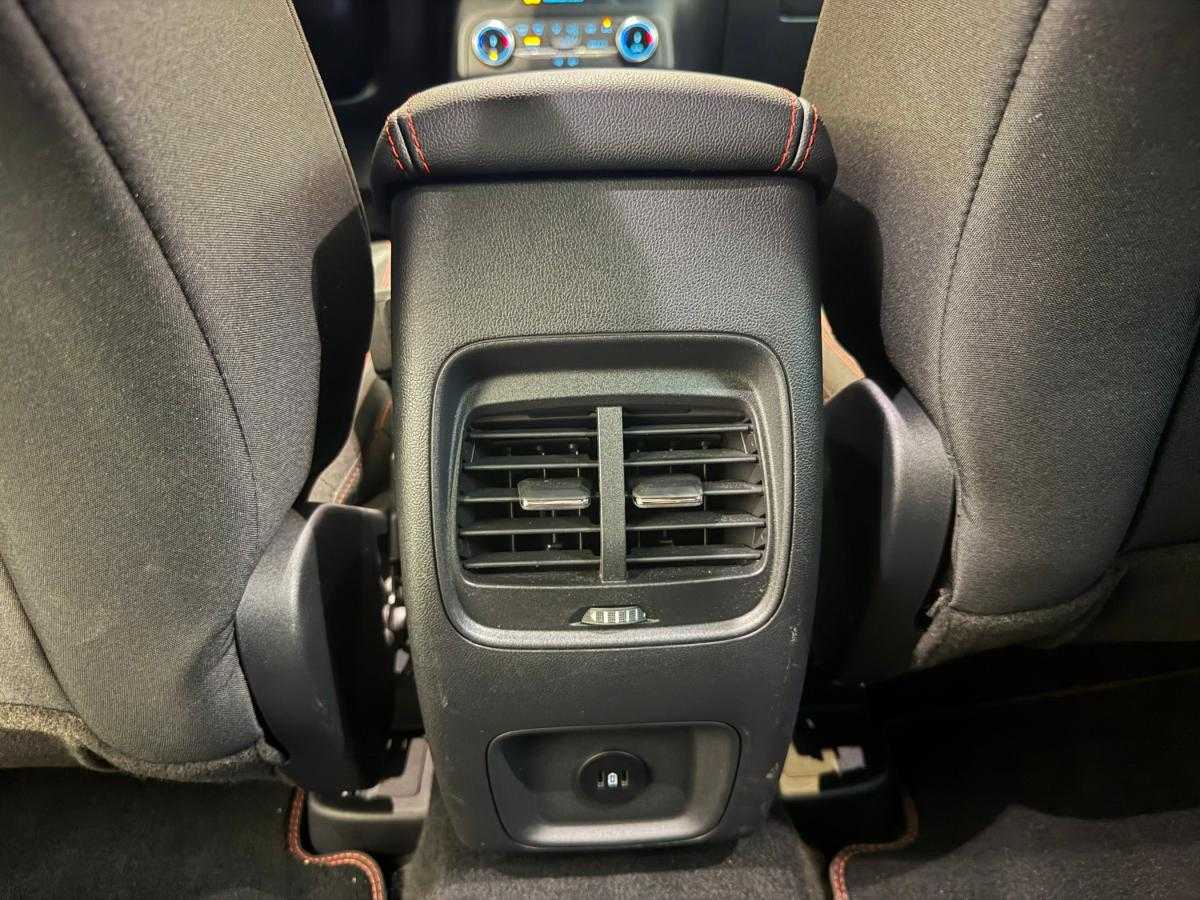 ford-kuga-2023-hibrido-a-gasolina-2488cc