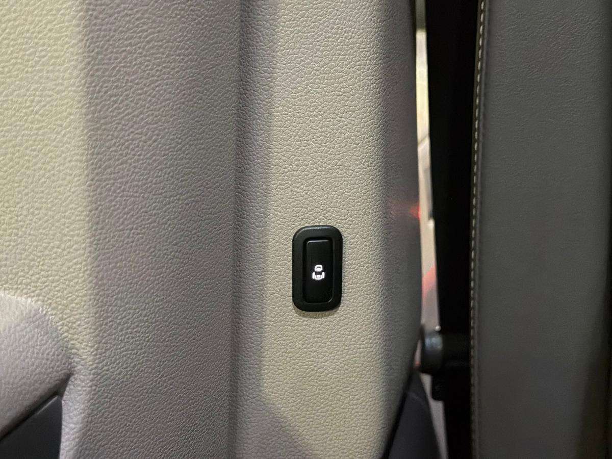 volkswagen-multivan-2023-hibrido-a-gasolina-1395cc