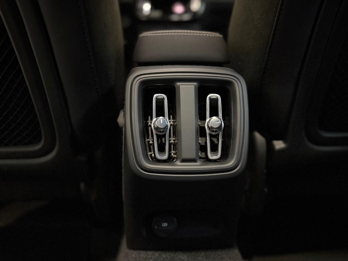 volvo-c40-2023-eletrico-0cc