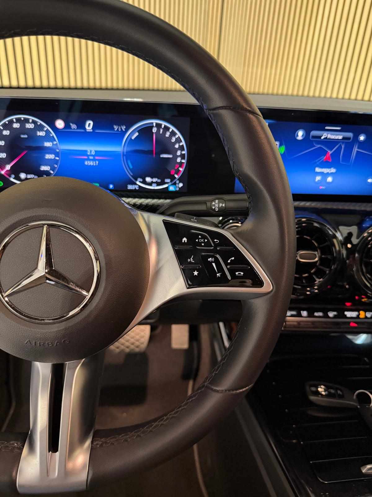 mercedes-benz-classe-a-2023-hibrido-a-gasolina-1332cc