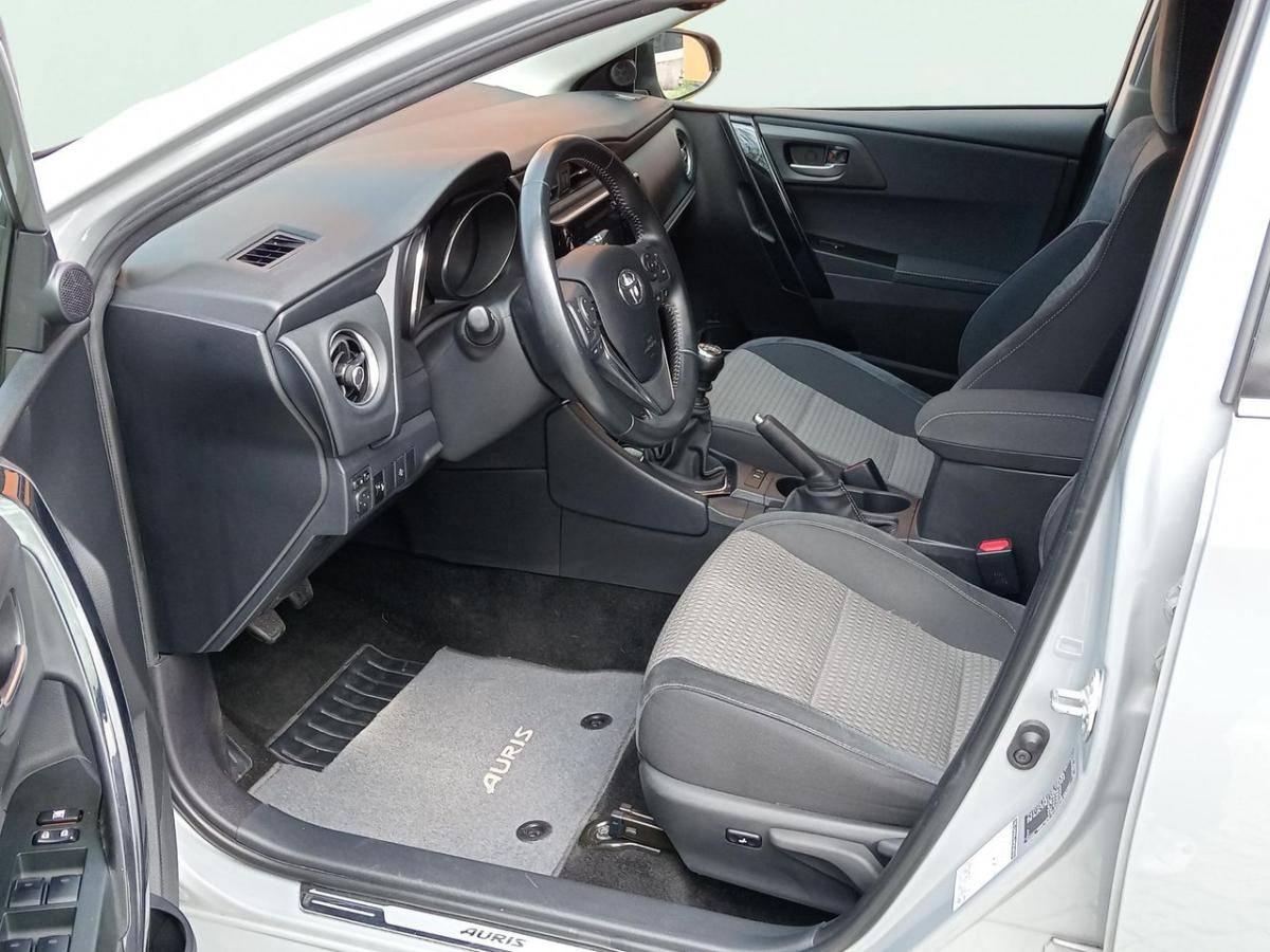 toyota-auris-2018-gasolina-1197cc