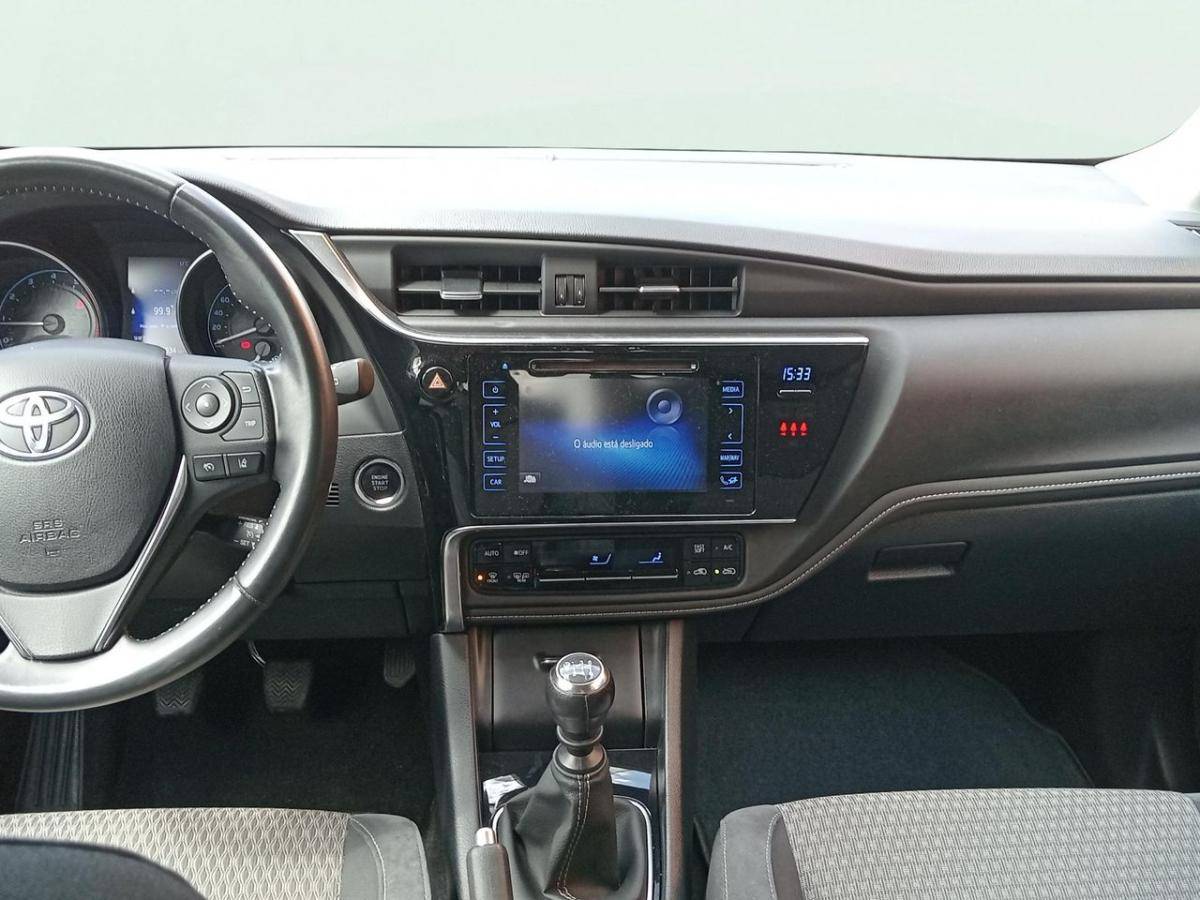 toyota-auris-2018-gasolina-1197cc