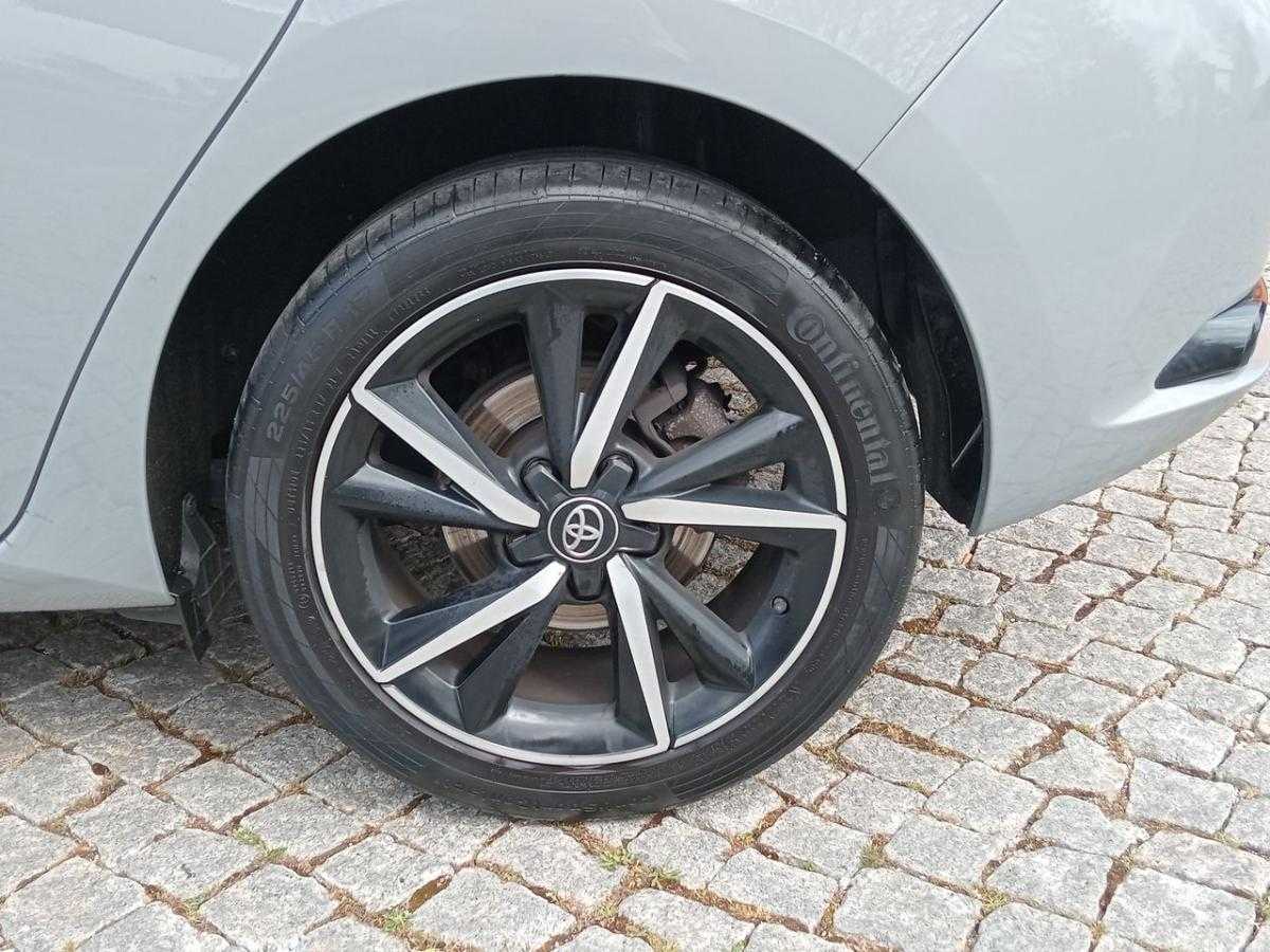 toyota-auris-2018-gasolina-1197cc