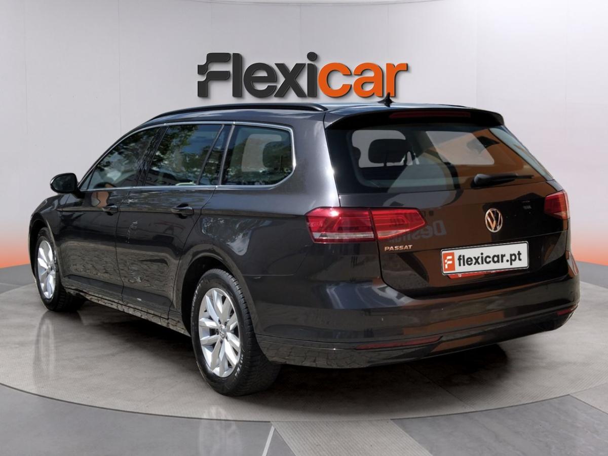 volkswagen-passat-variant-2018-diesel-1598cc