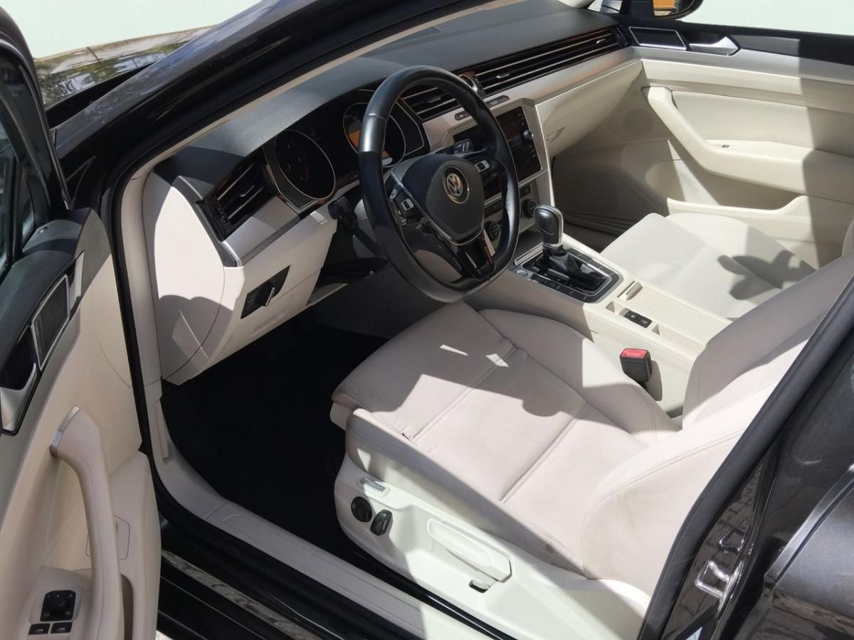 volkswagen-passat-variant-2018-diesel-1598cc