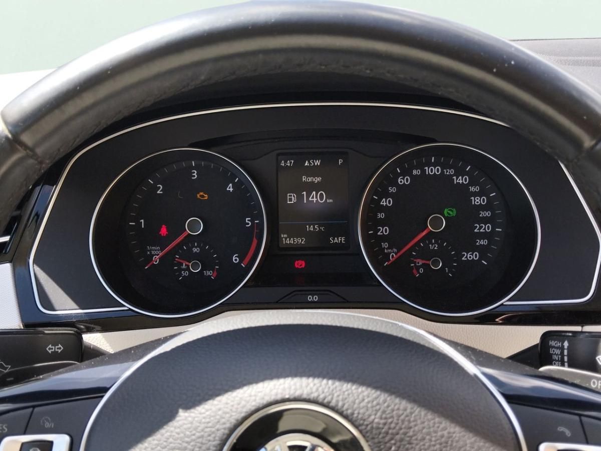 volkswagen-passat-variant-2018-diesel-1598cc