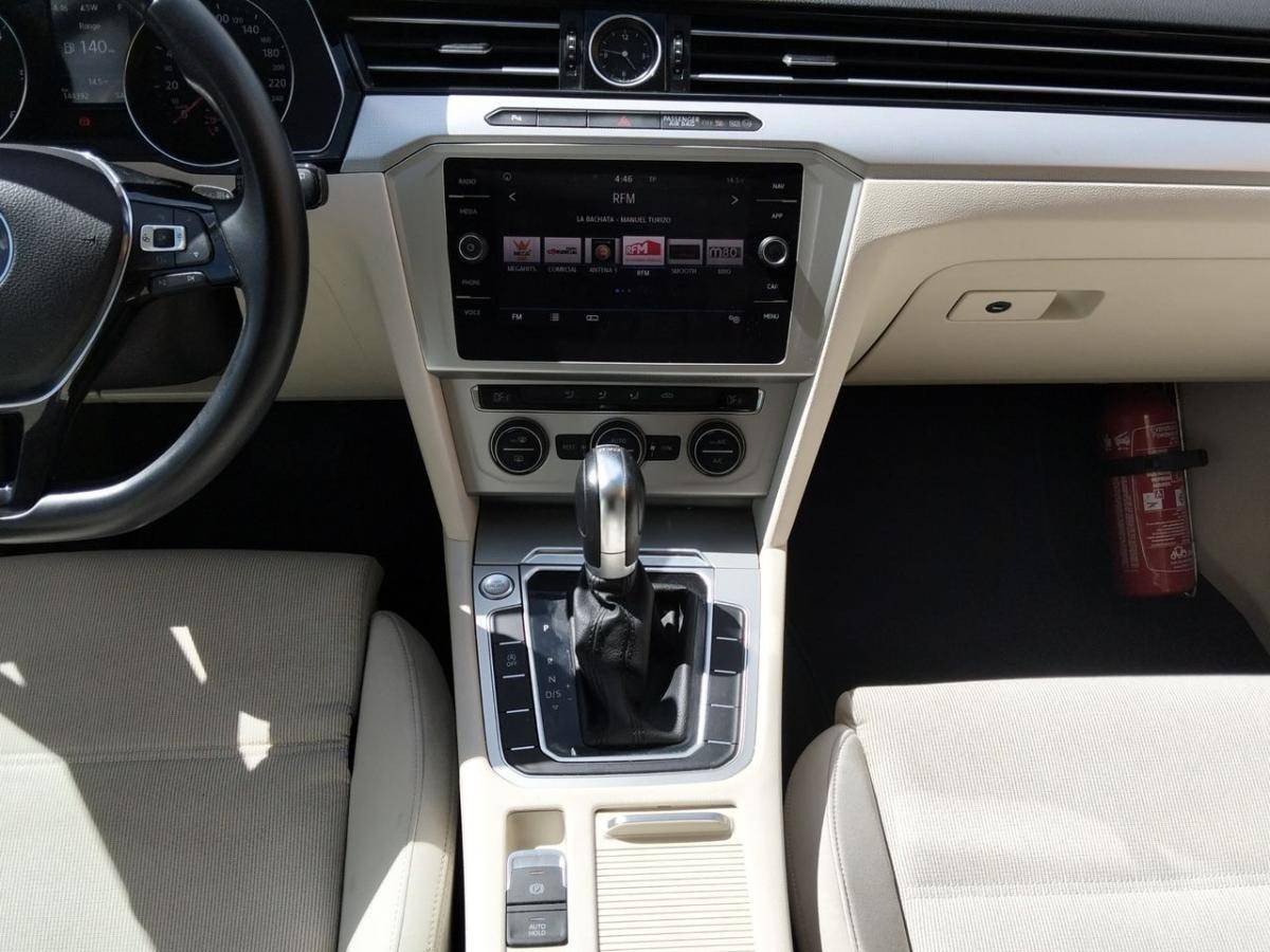 volkswagen-passat-variant-2018-diesel-1598cc