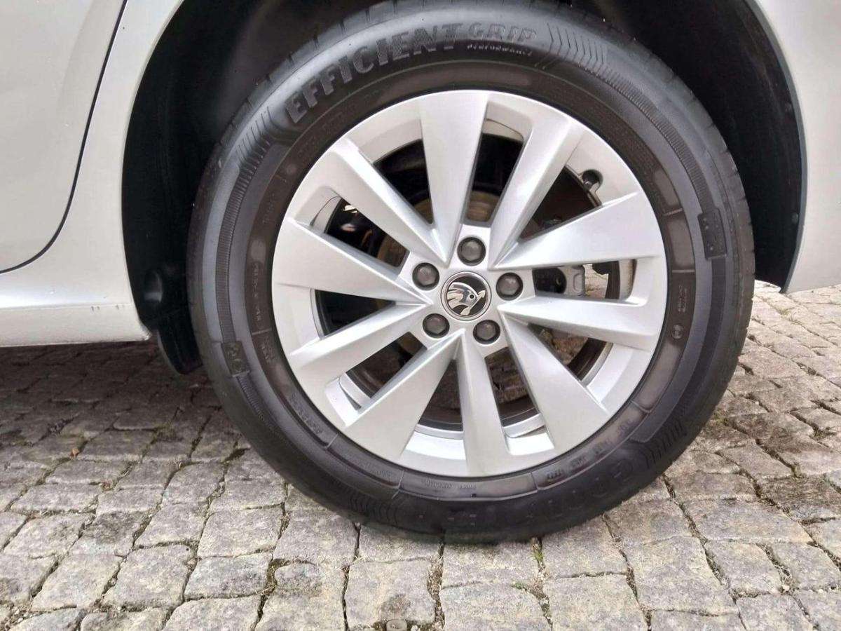 skoda-kamiq-2023-gasolina-999cc