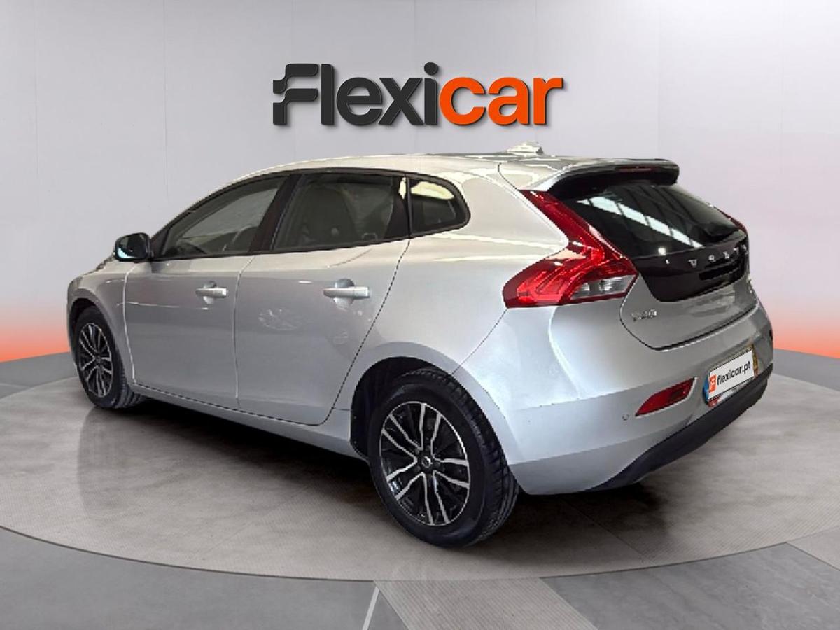 volvo-v40-2019-diesel-1969cc