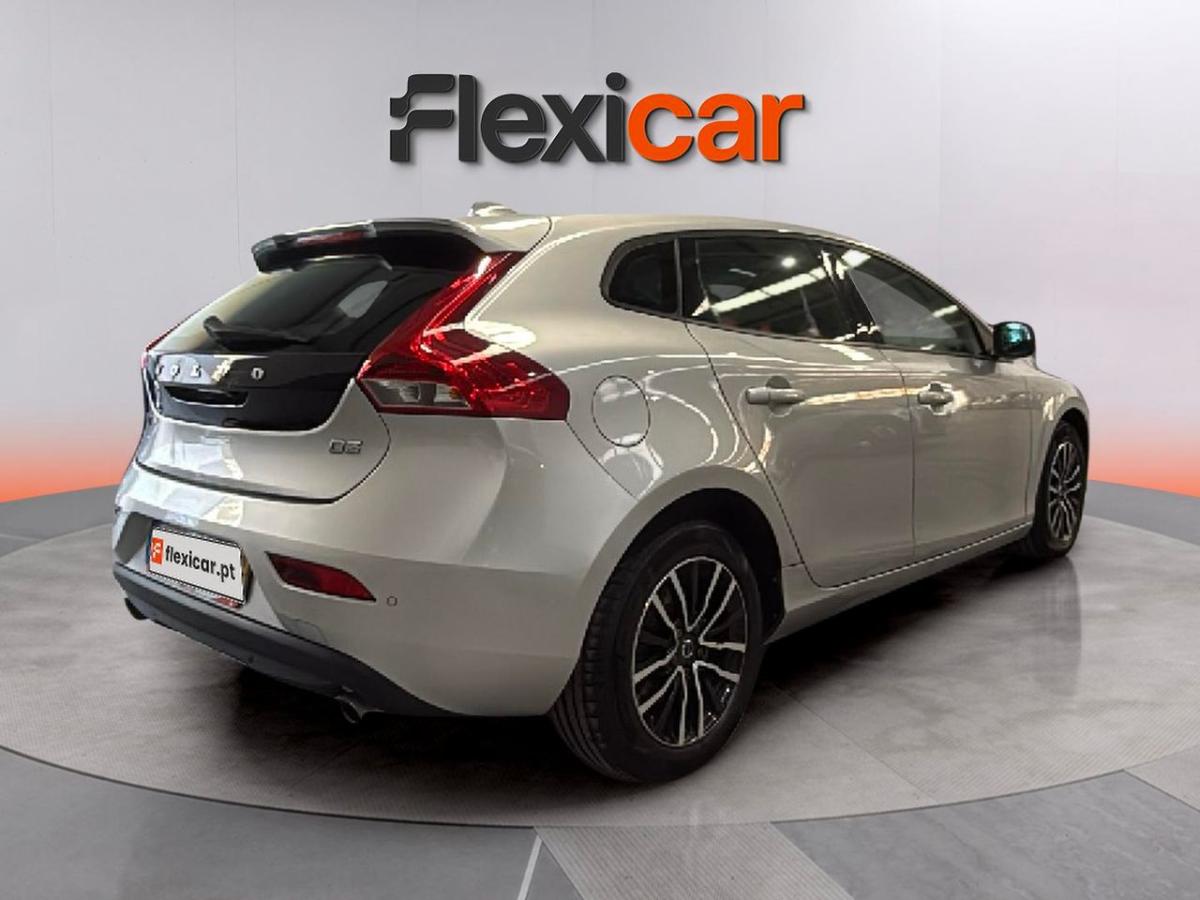 volvo-v40-2019-diesel-1969cc