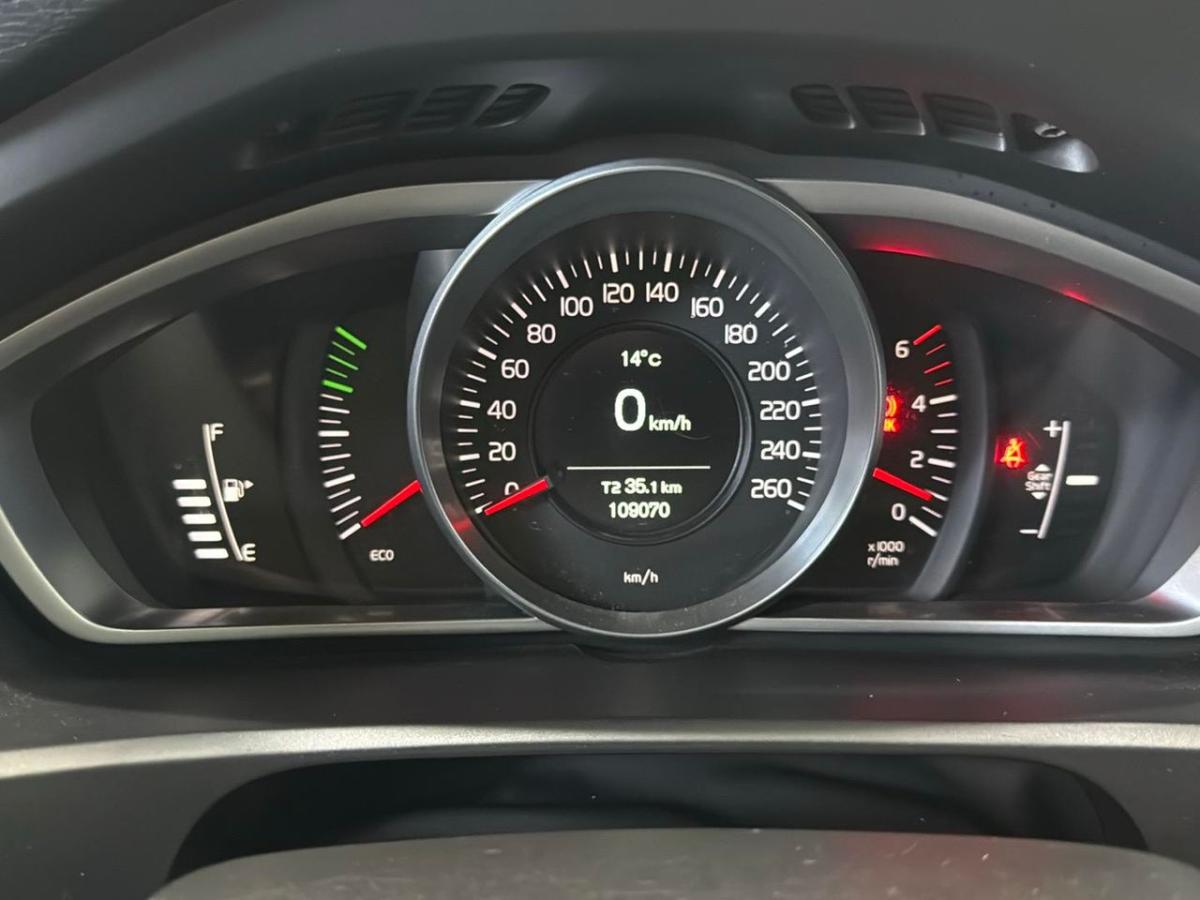 volvo-v40-2019-diesel-1969cc