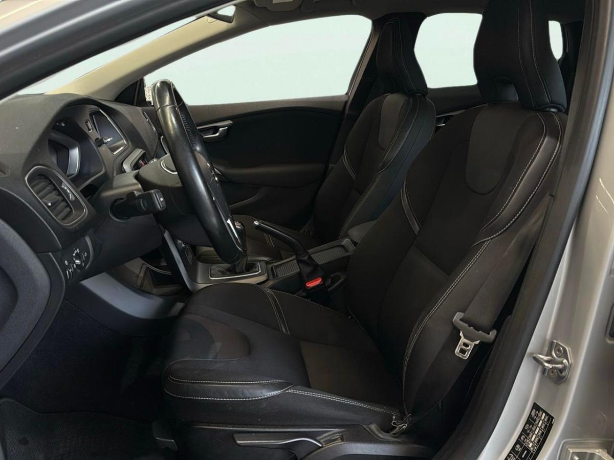 volvo-v40-2019-diesel-1969cc