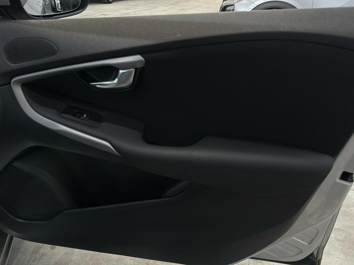 volvo-v40-2019-diesel-1969cc