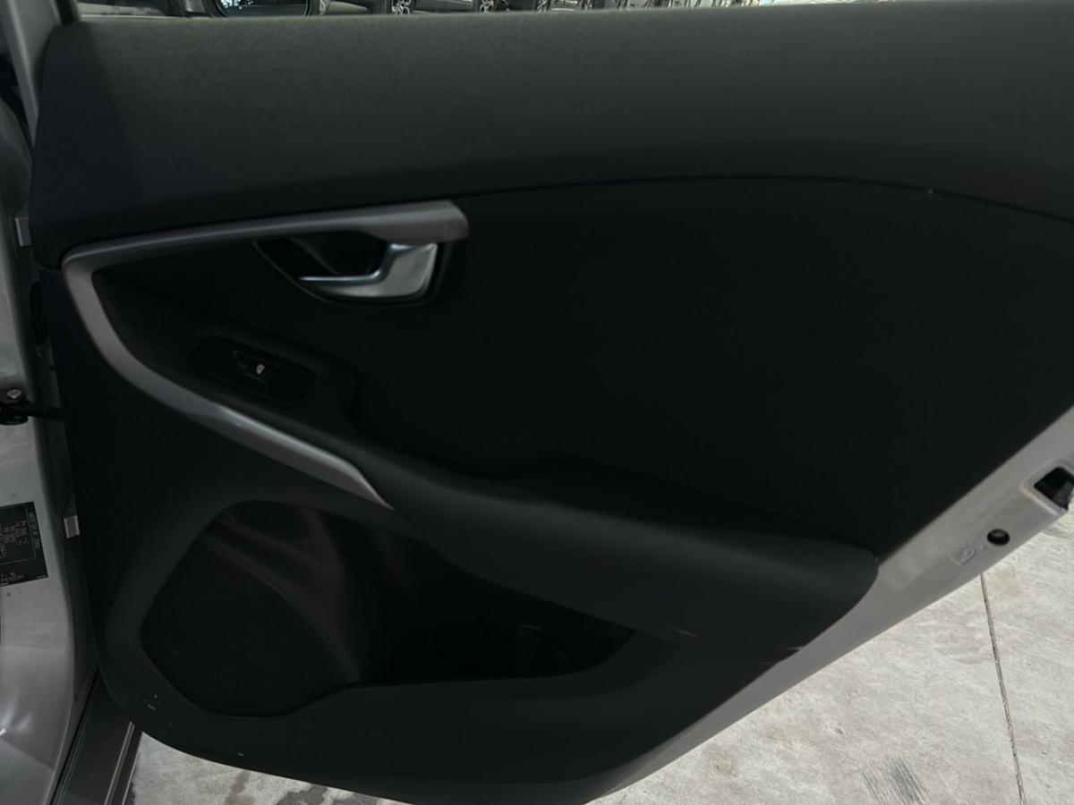 volvo-v40-2019-diesel-1969cc