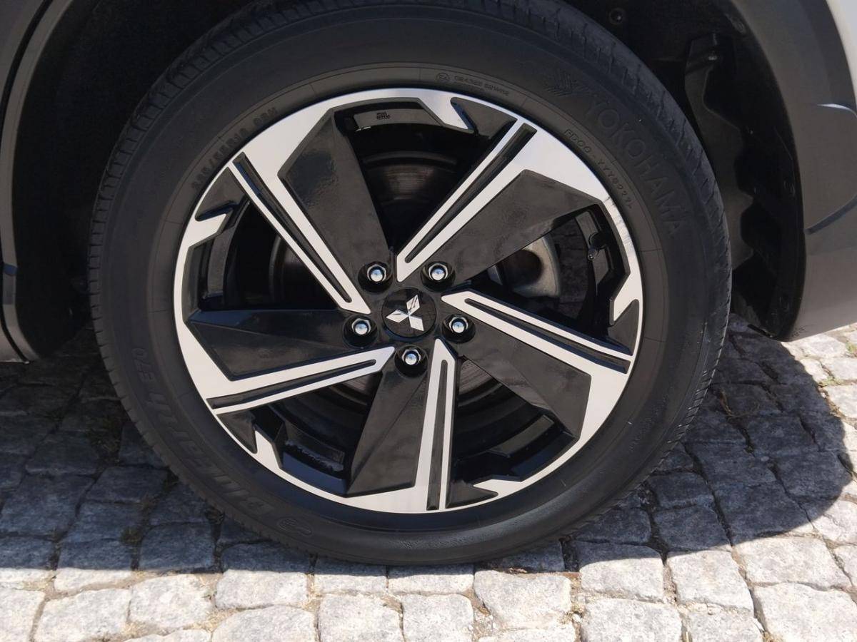 mitsubishi-eclipse-cross-2022-hibrido-a-gasolina-2360cc
