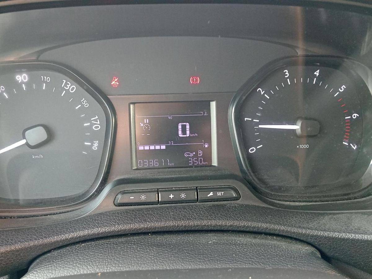 citroen-jumpy-2023-diesel-1499cc