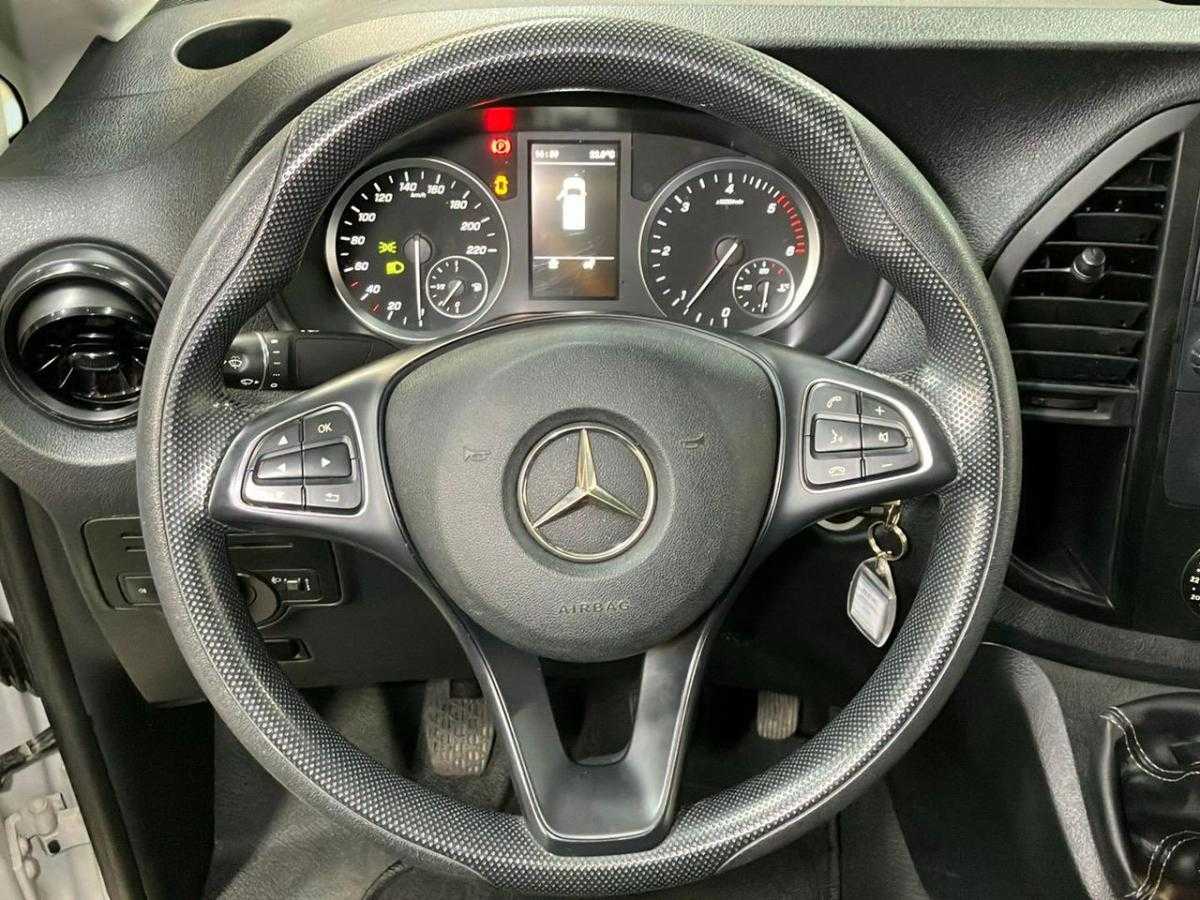 mercedes-benz-vito-2023-diesel-1950cc