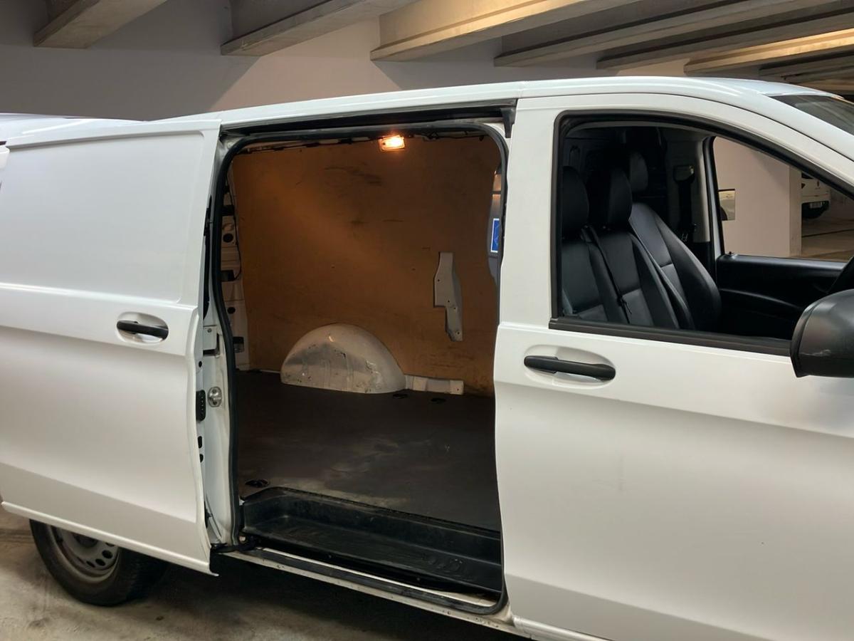 mercedes-benz-vito-2023-diesel-1950cc