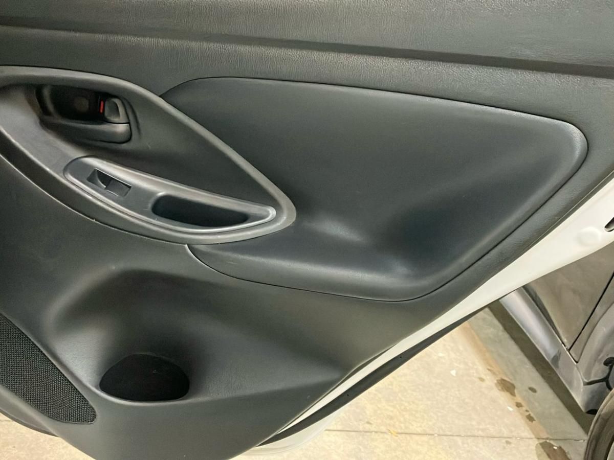 toyota-yaris-2022-hibrido-a-gasolina-1497cc