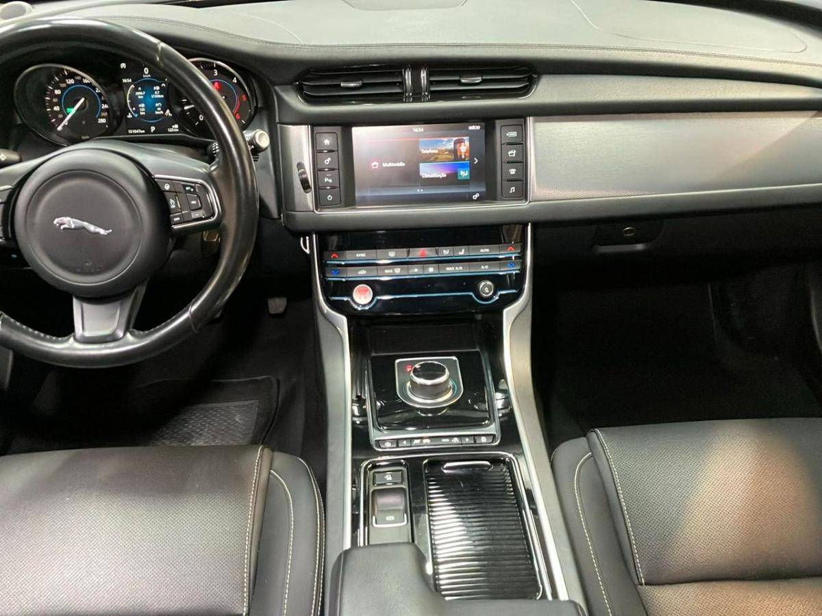 jaguar-xf-sportbrake-2019-diesel-1999cc