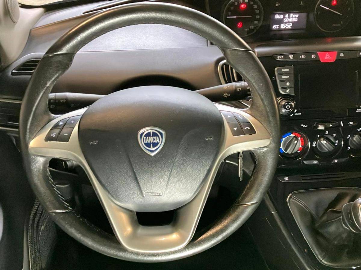 lancia-ypsilon-2016-gasolina-1242cc
