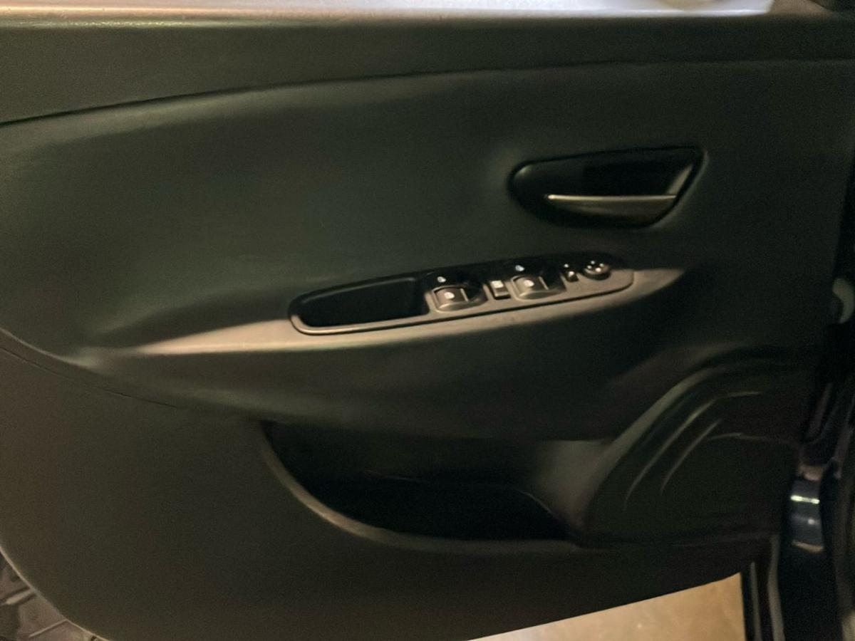 lancia-ypsilon-2016-gasolina-1242cc