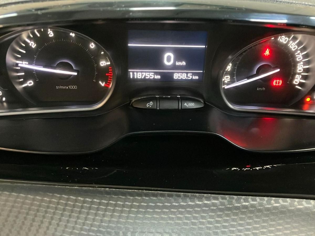 peugeot-208-2016-gasolina-1199cc