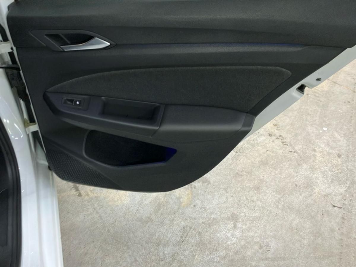 volkswagen-golf-2023-gasolina-999cc