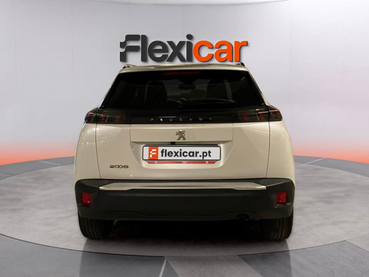 peugeot-2008-2023-gasolina-1199cc