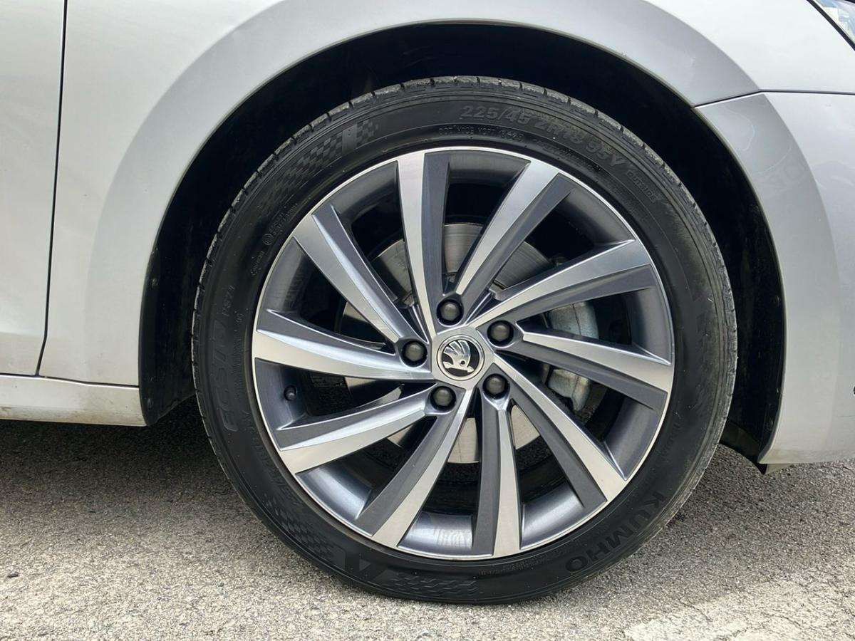 skoda-octavia-break-2022-hibrido-a-gasolina-1395cc