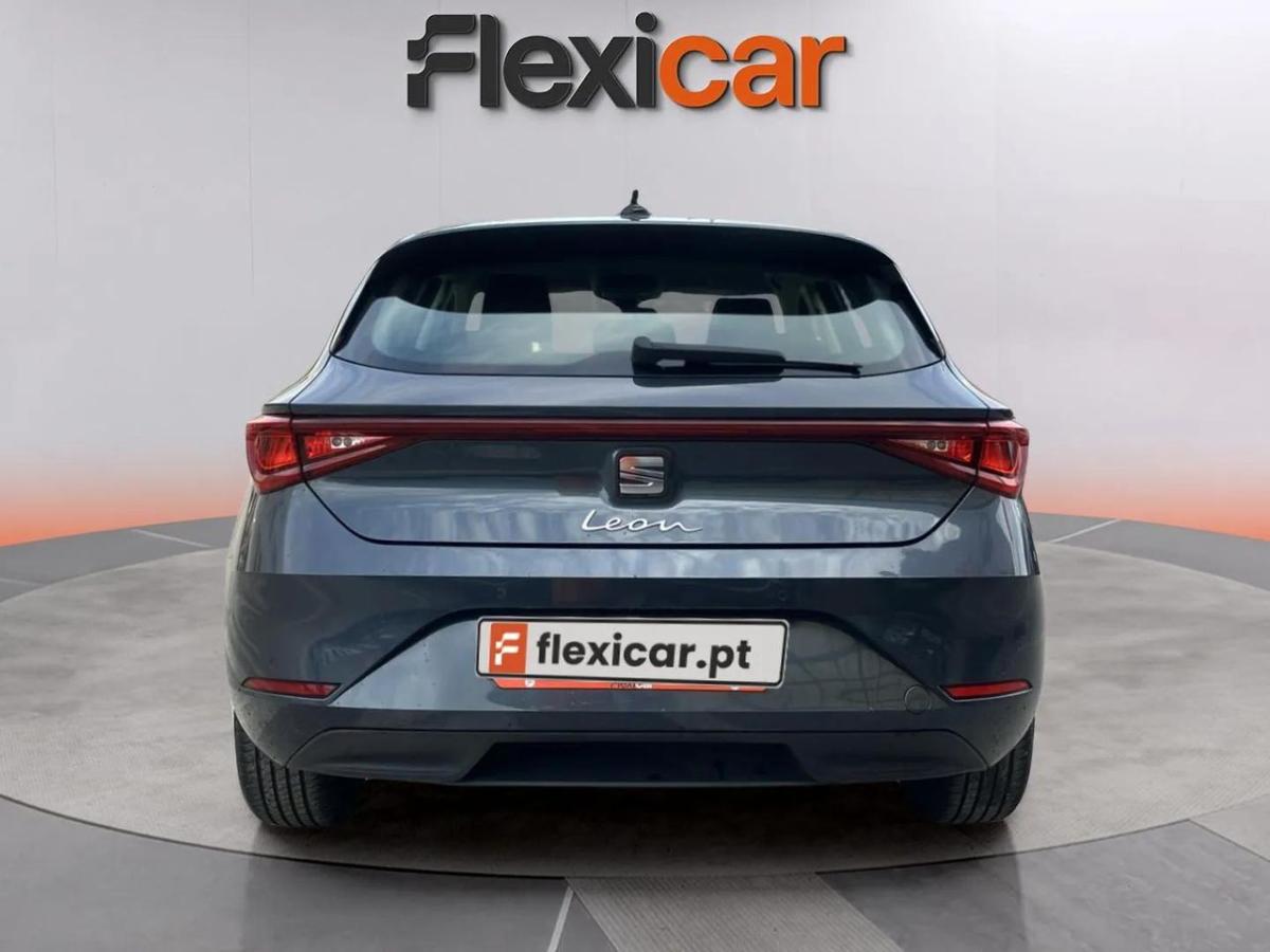 seat-leon-2023-diesel-1968cc