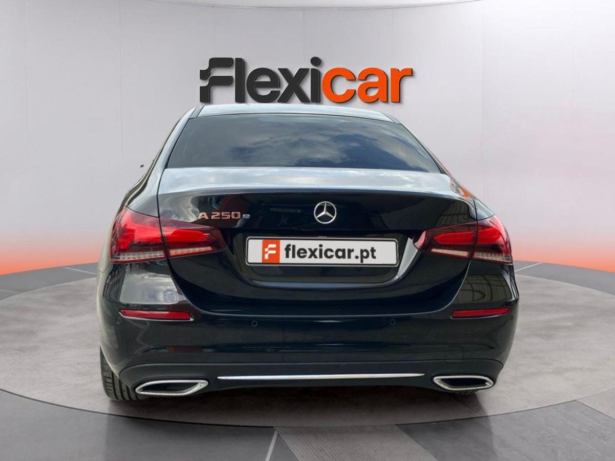 mercedes-benz-classe-a-2022-hibrido-a-gasolina-1332cc