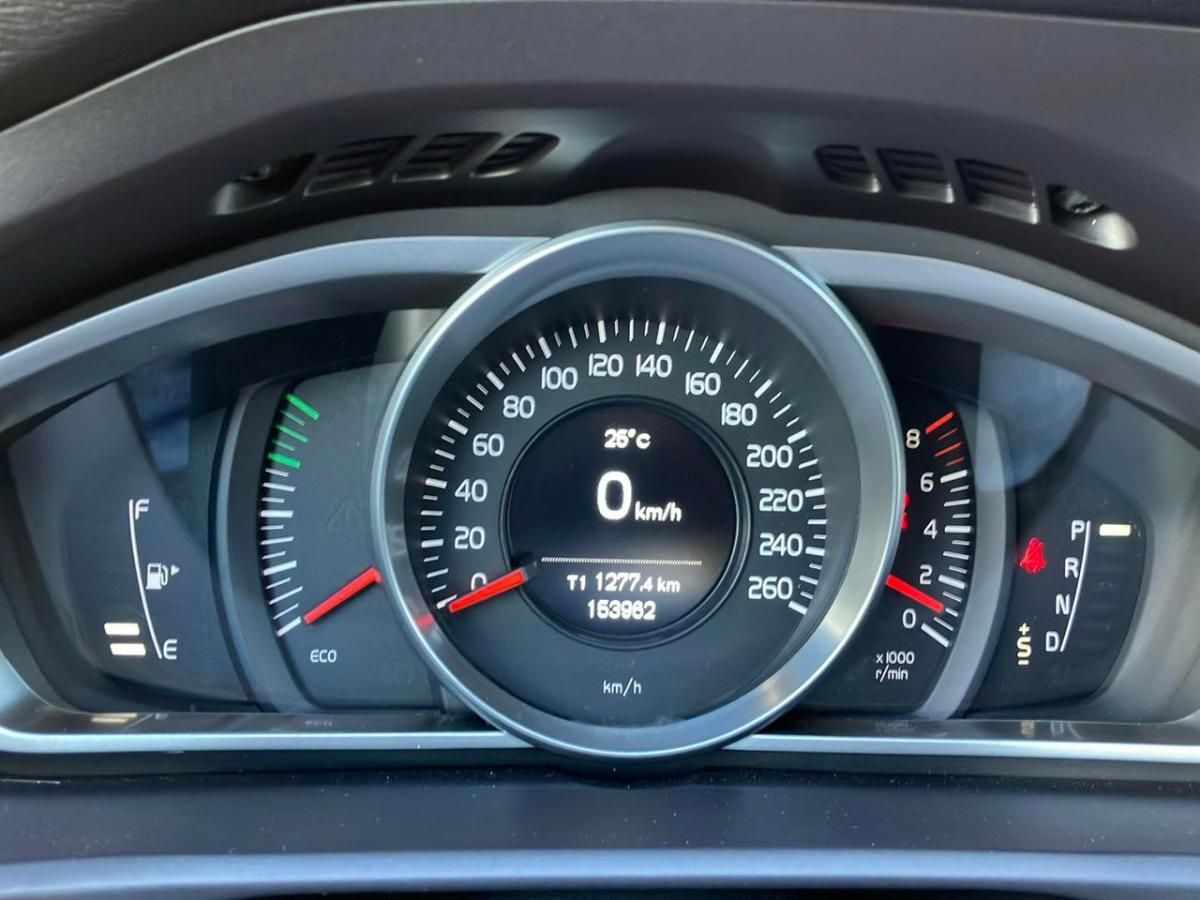 volvo-v40-2019-gasolina-1498cc