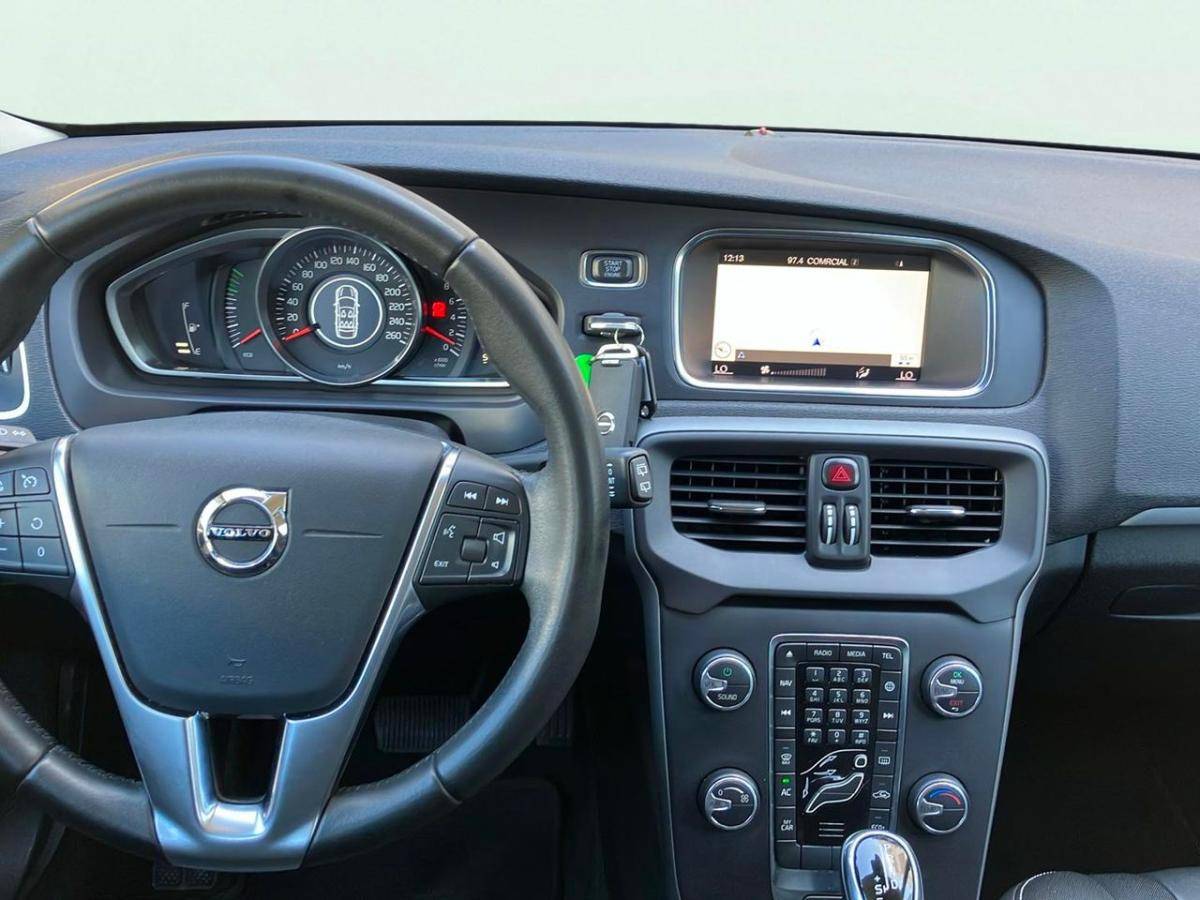 volvo-v40-2019-gasolina-1498cc