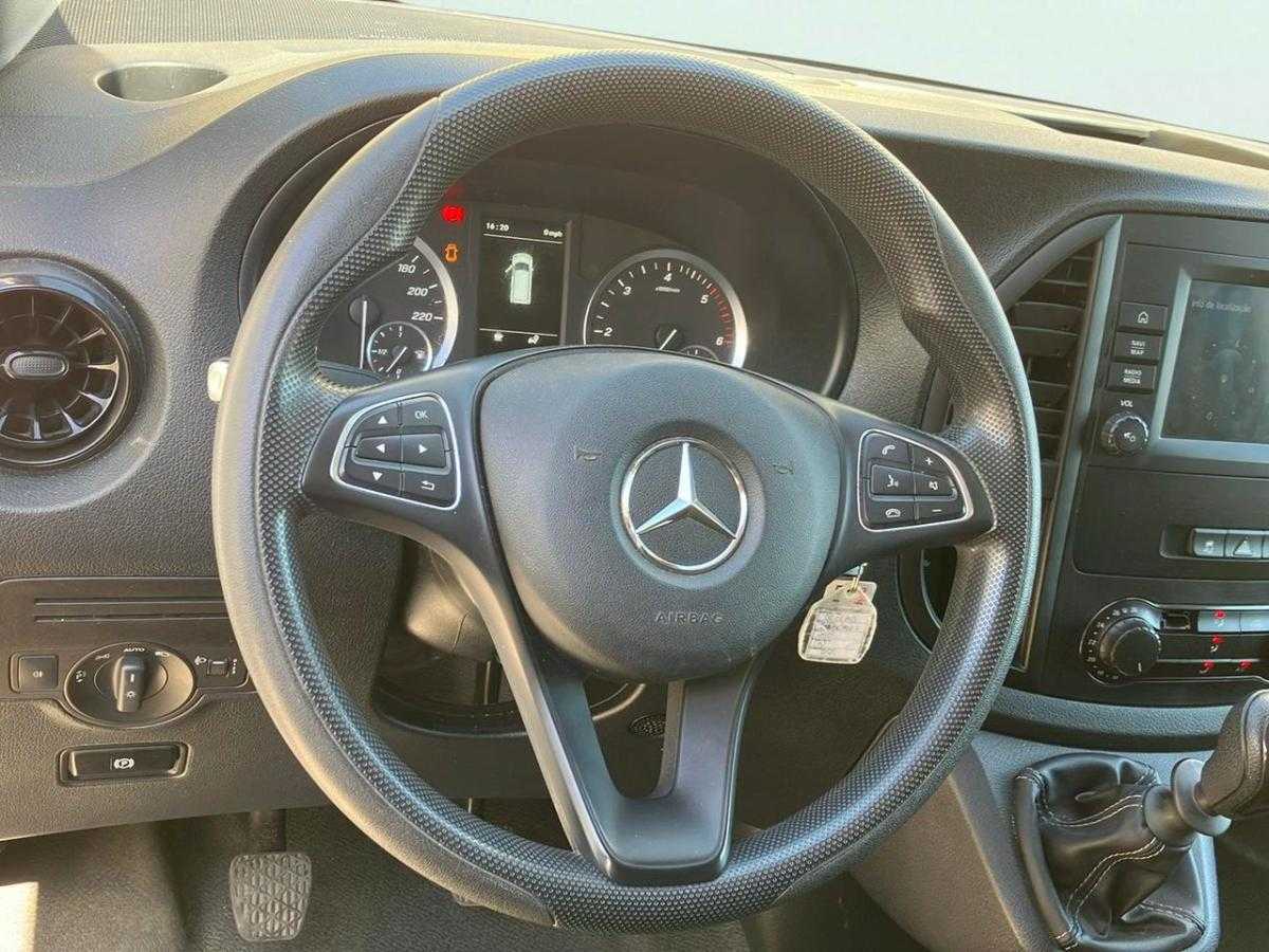 mercedes-benz-vito-2023-diesel-1950cc