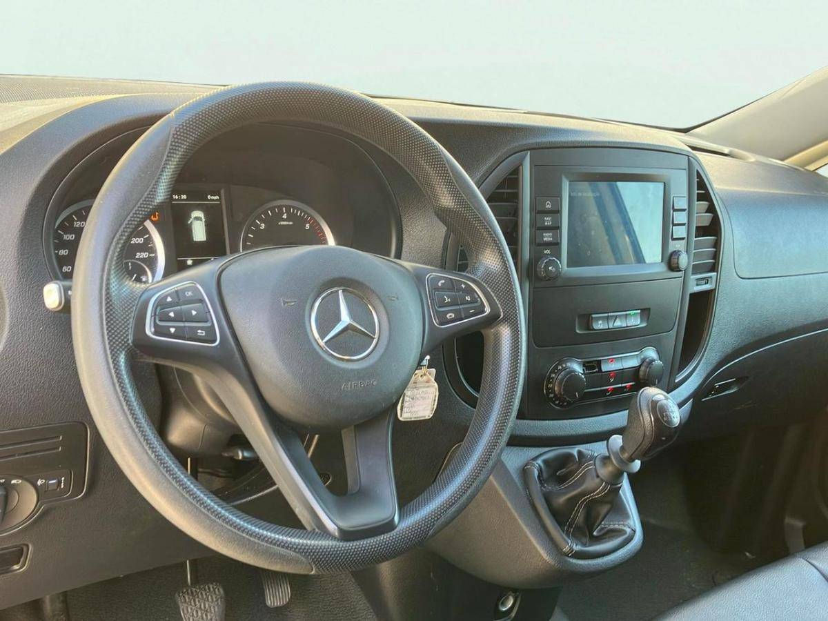mercedes-benz-vito-2023-diesel-1950cc