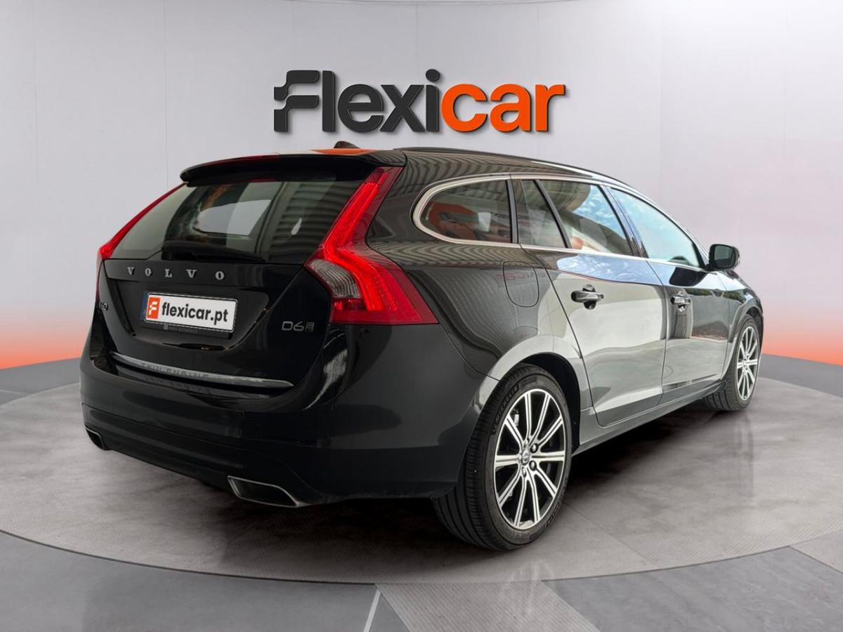 volvo-v60-2017-hibrido-a-diesel-2400cc