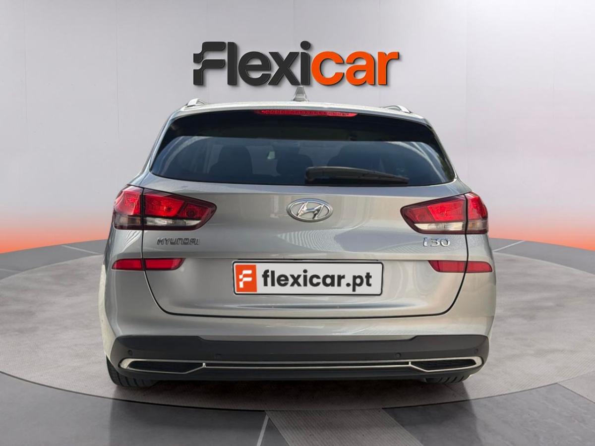 hyundai-i30-2023-gasolina-998cc