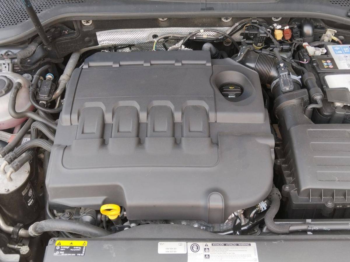volkswagen-golf-variant-2019-diesel-1598cc