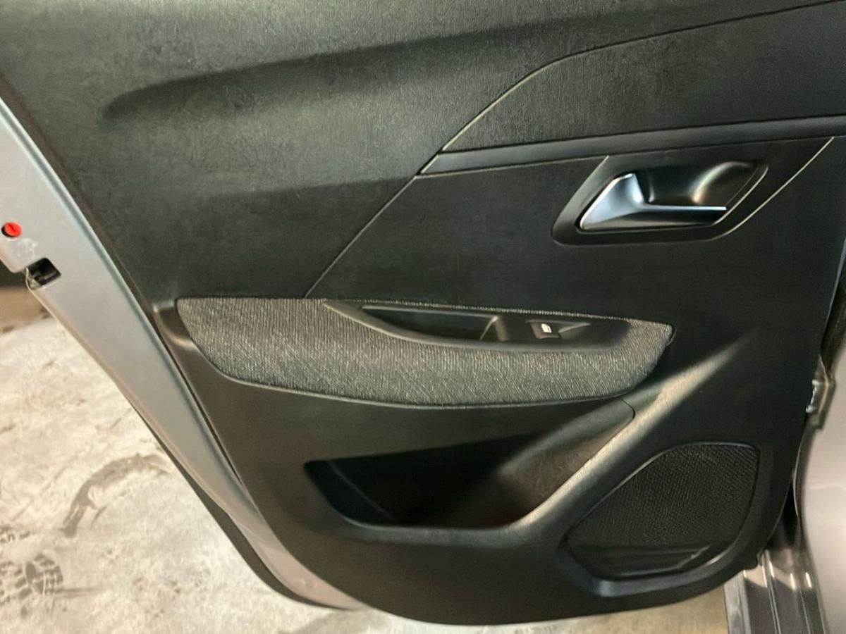 peugeot-208-2025-hibrido-a-gasolina-110cc