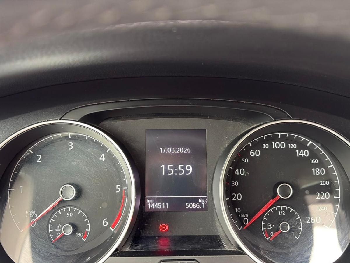 volkswagen-golf-variant-2018-diesel-1598cc