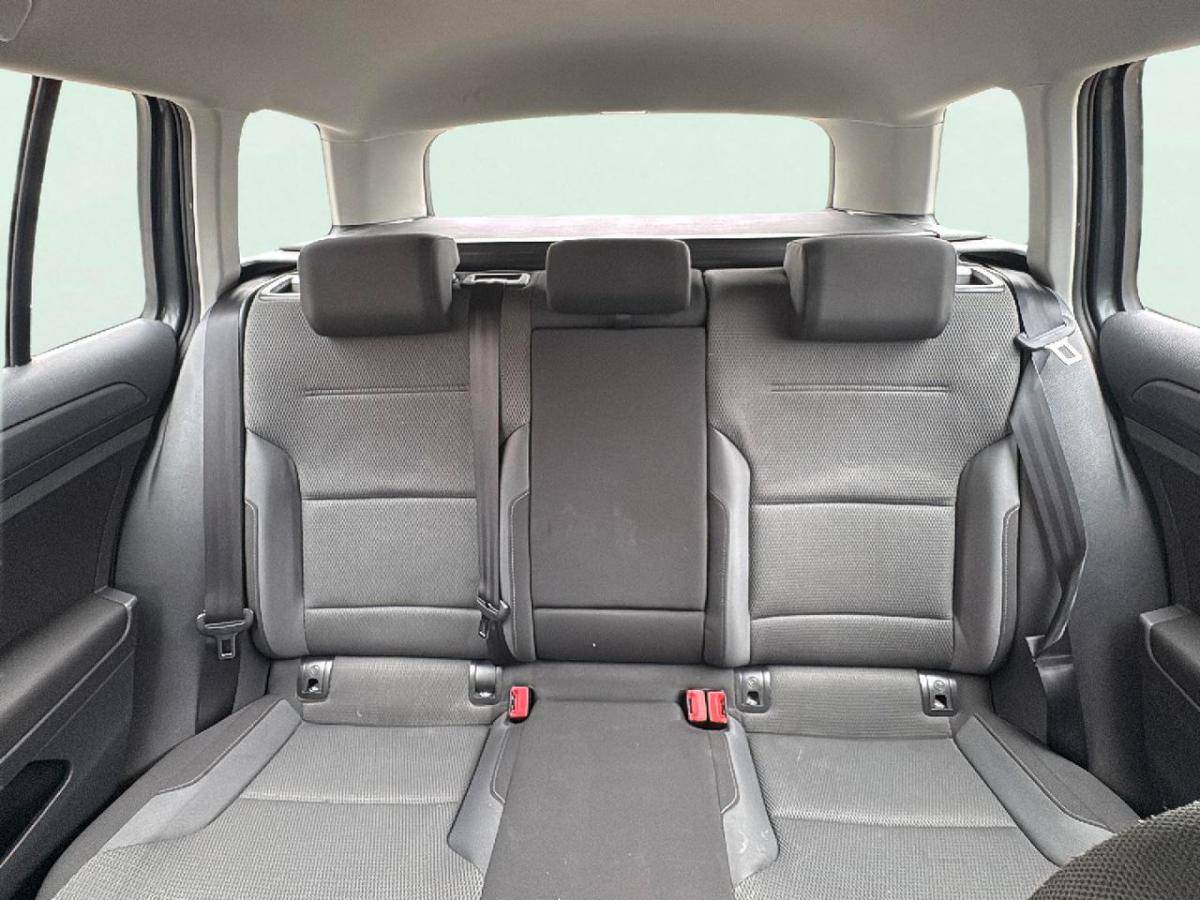 volkswagen-golf-variant-2018-diesel-1598cc