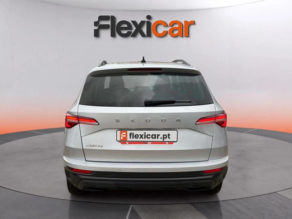 skoda-karoq-2023-gasolina-999cc