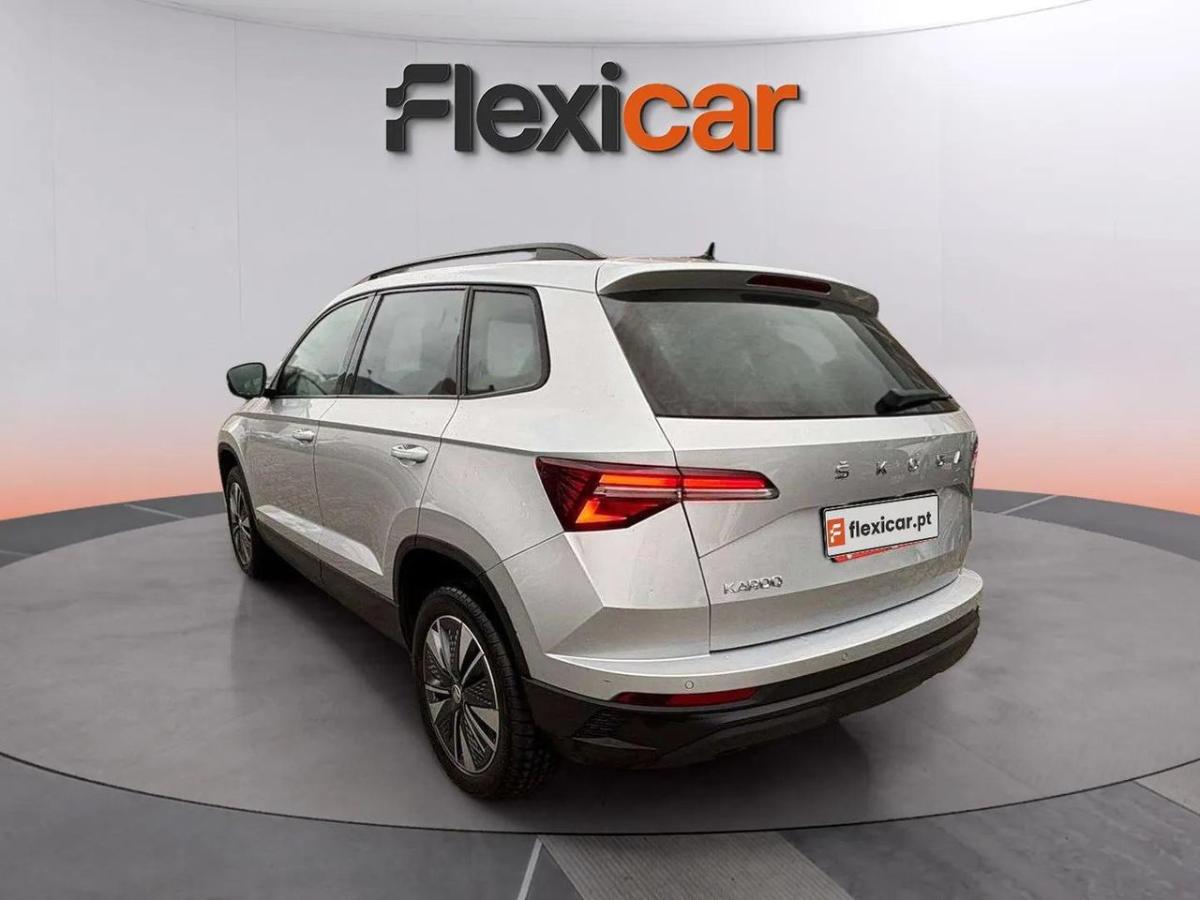 skoda-karoq-2023-gasolina-999cc