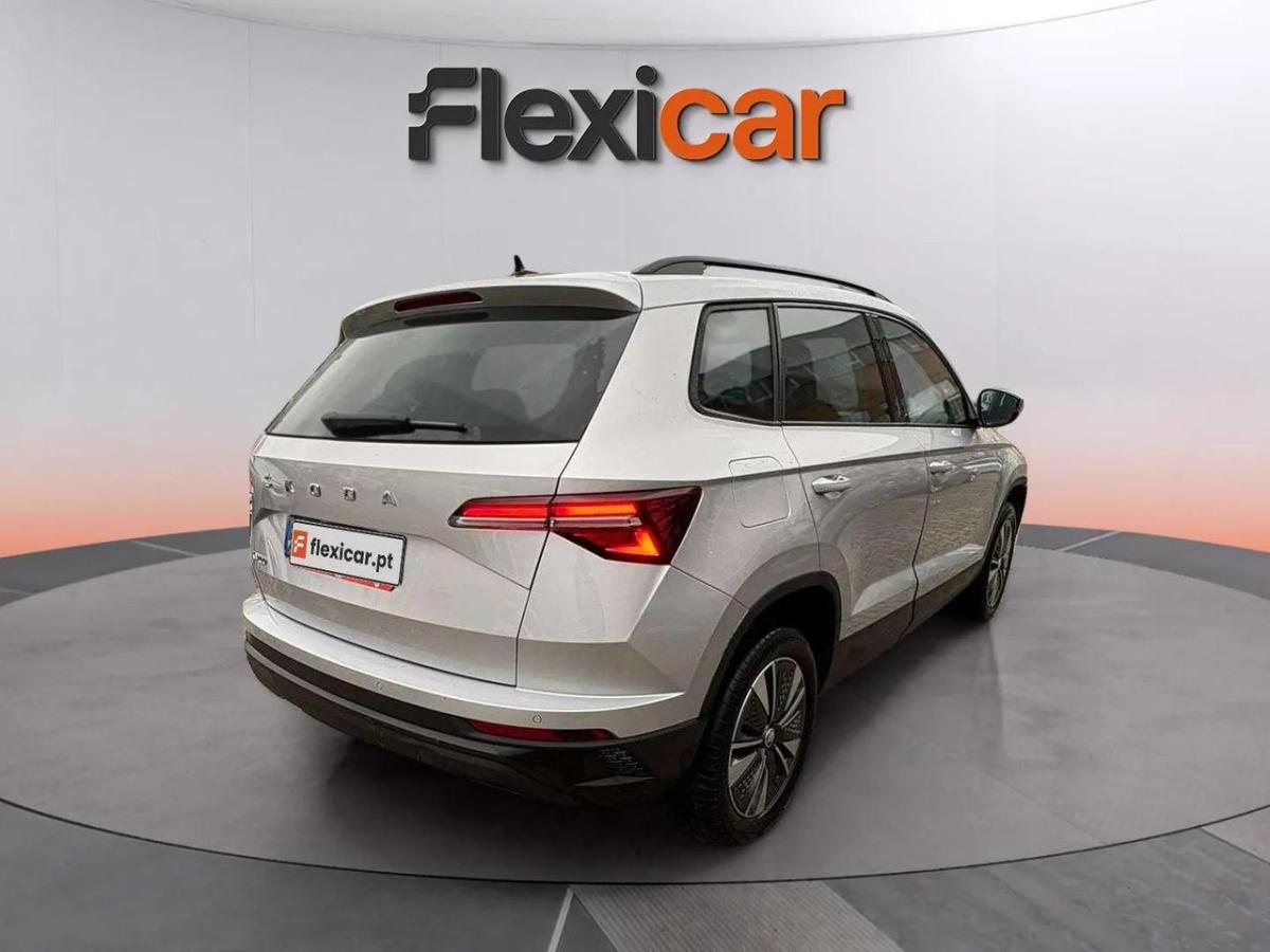 skoda-karoq-2023-gasolina-999cc
