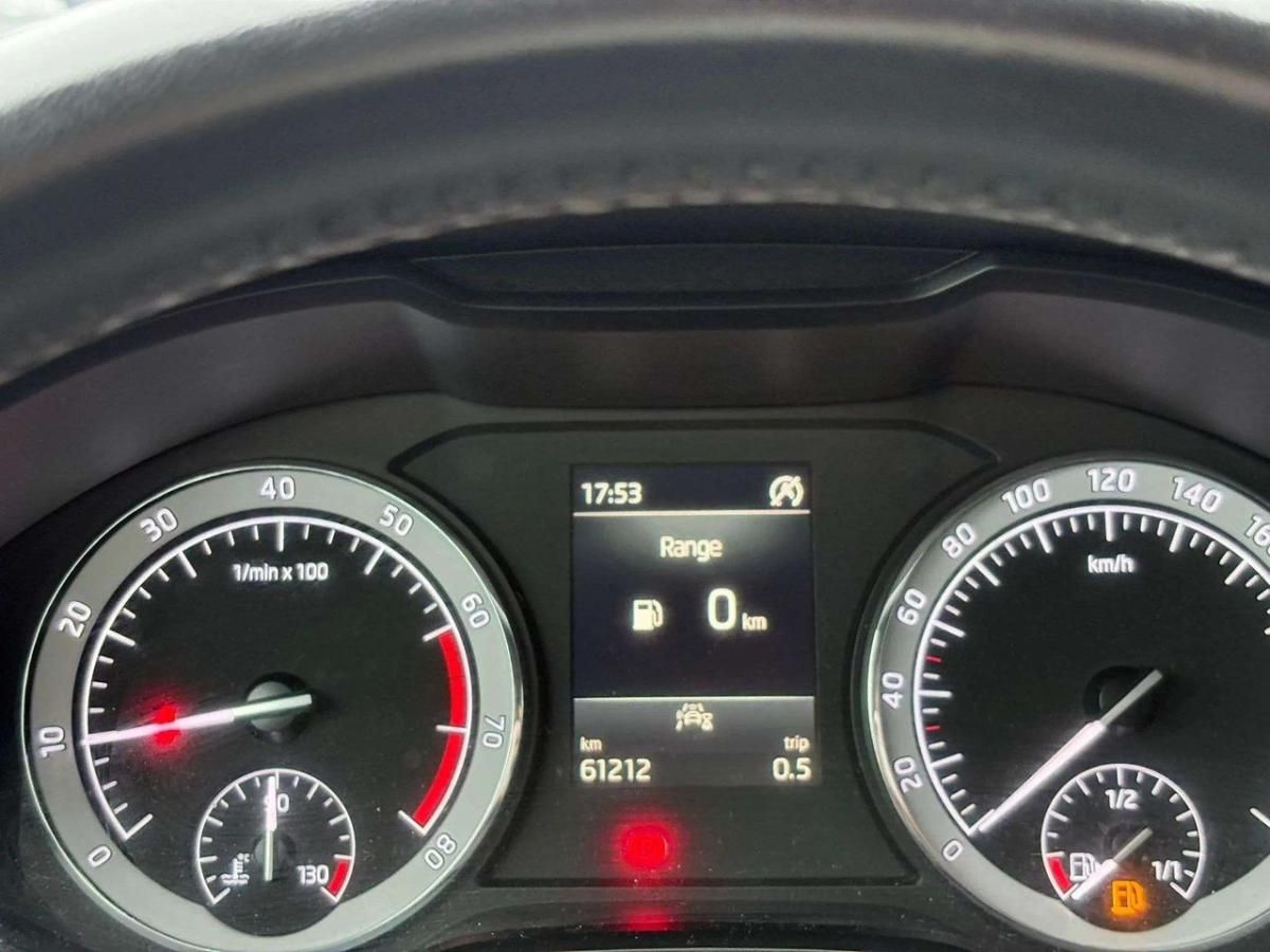 skoda-karoq-2023-gasolina-999cc