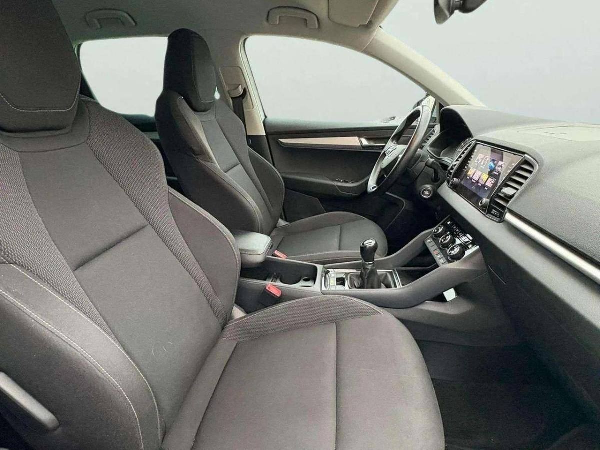 skoda-karoq-2023-gasolina-999cc